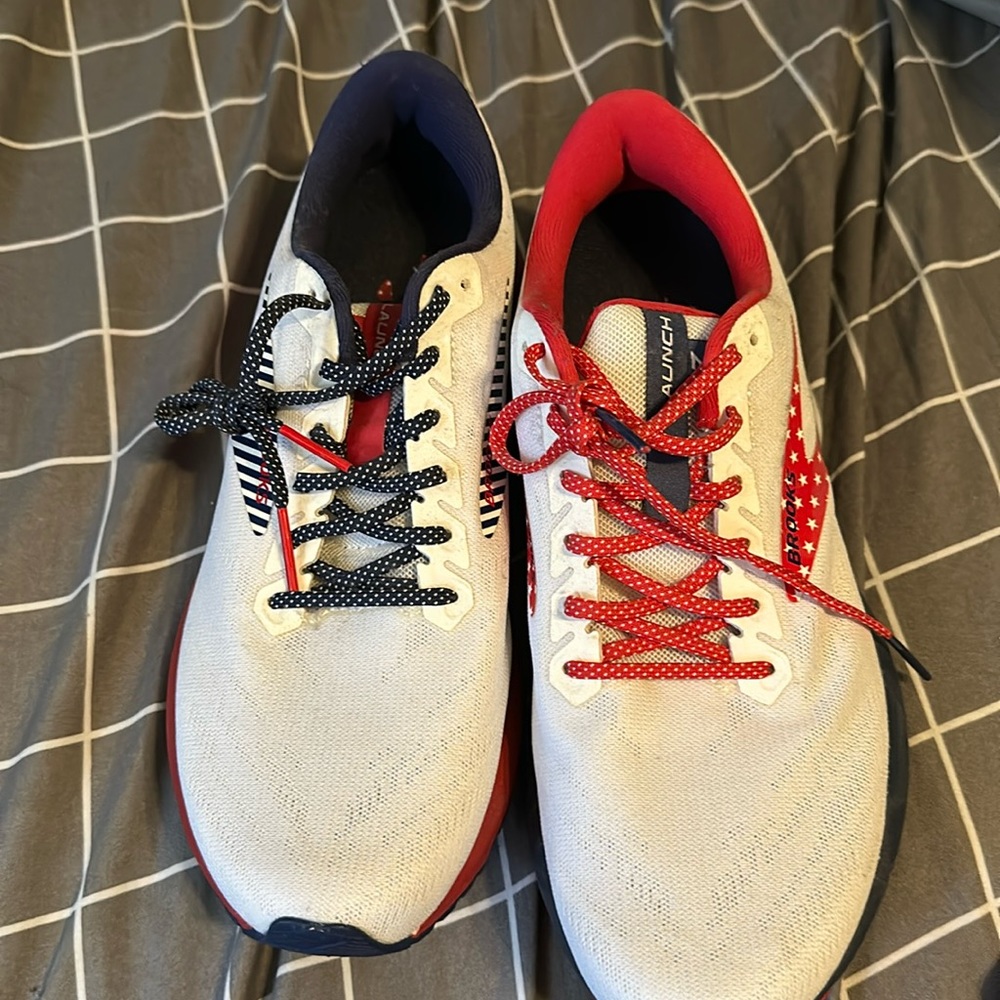 Brooks launch 7 running shoes never been worn